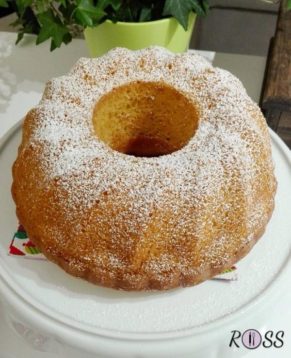 Ciambellone all'acqua con succo di arance e cannella