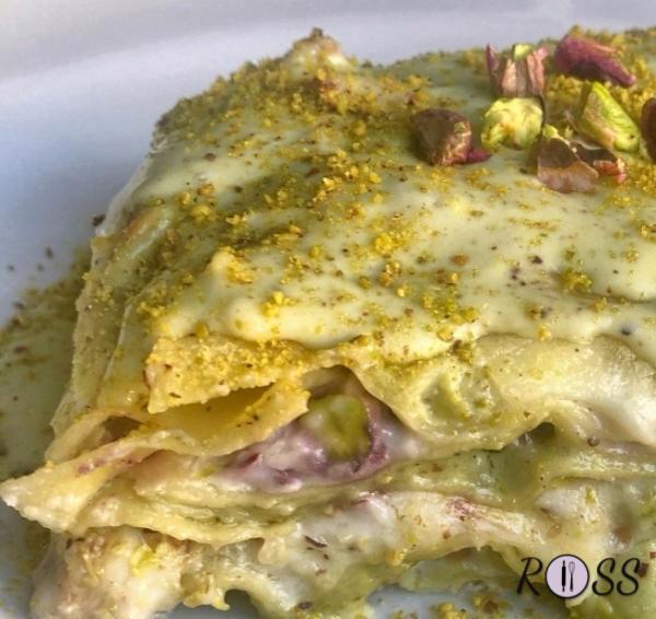 lasagne con speck, pesto di pistacchi e besciamella light