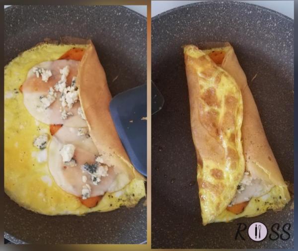 Piegate i lati verso il centro, fino a chiudere la vostra omelette. 
Fate la stessa cosa per l'altra omelette. 