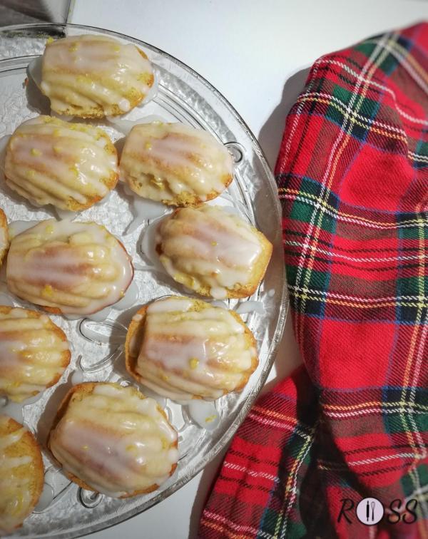 Madeleines con glassa al limone